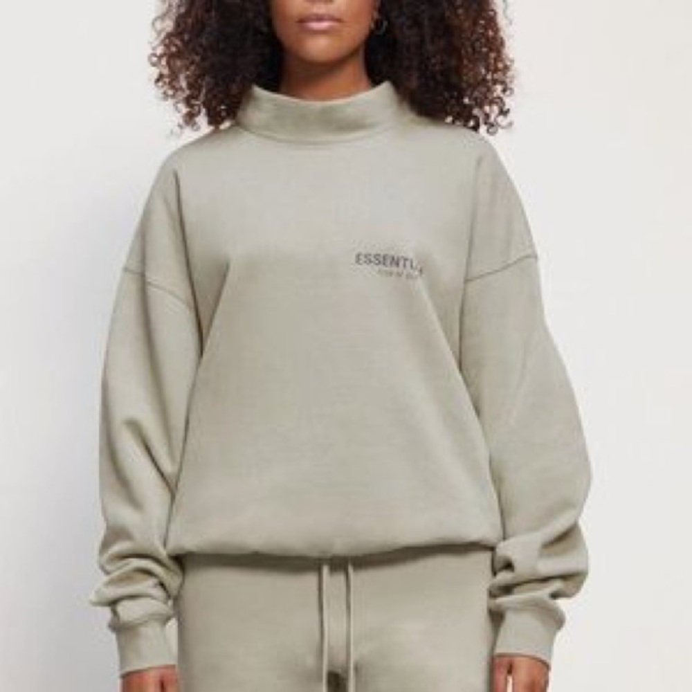 Essentials Mockneck - Picture 2 of 2